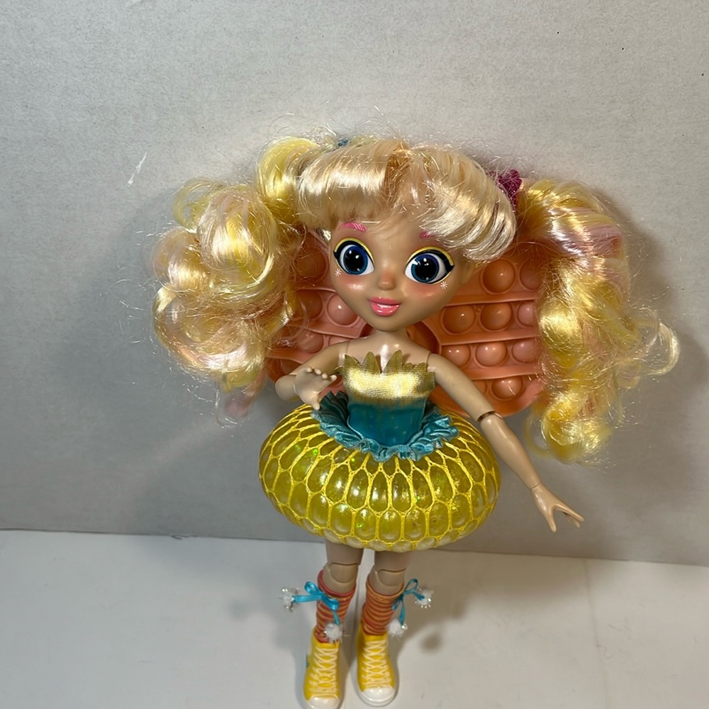 FIDGET Friends Dandelion Wishes, Butterfly-Winged Fashion Doll Fidget.